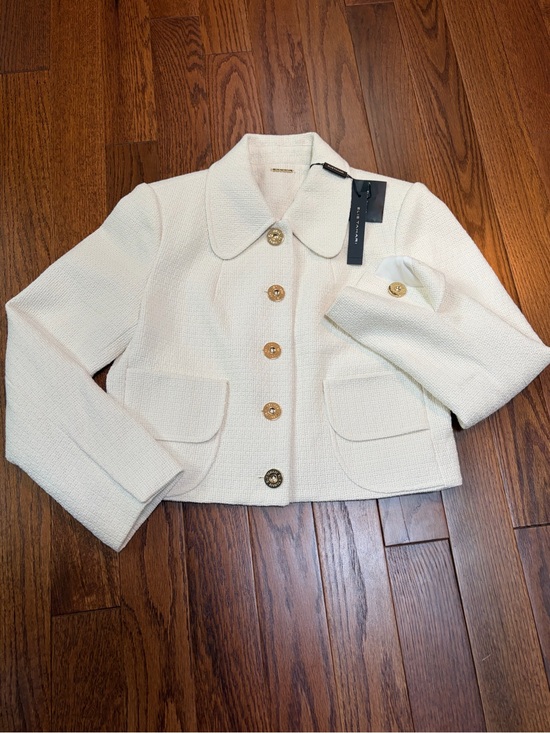 Elie Tahari Jackets & Blazers - Elie Tahari Ivory Bouclé Structured Tweed Crop Jacket Gold Button Coat Size M